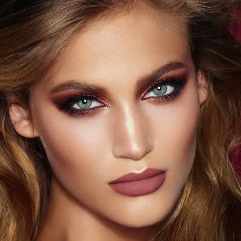 CHARLOTTE TILBURY Matte Revolution Lipstick- M.I. KISS